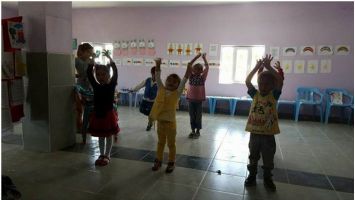 MİNİKLER H&Uuml;NERLERİNİ SERGİLEDİ