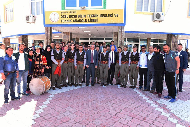 VALİ DENİZ, BİLİM TEKNİK LİSESİNDEYDİ...