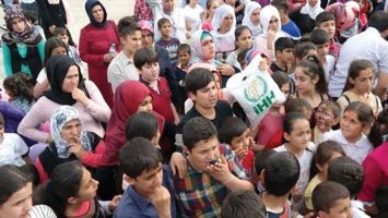 650 YETİM &Ccedil;OCUKLA BULUŞTULAR