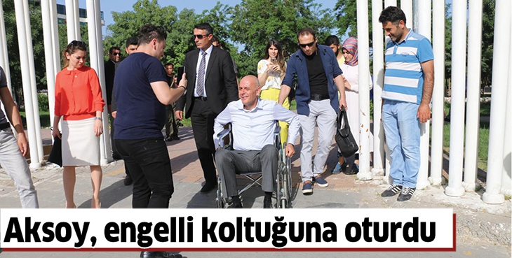 AKSOY, ENGELLİ KOLTUĞUNA OTURDU