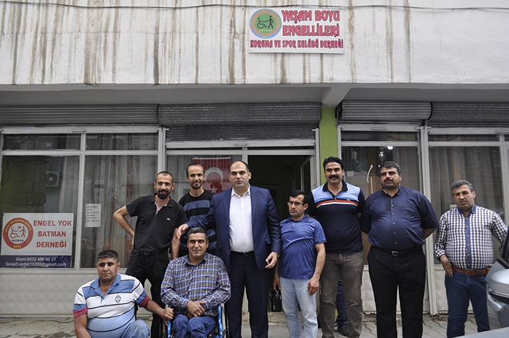 AK PARTİ&rsquo;DEN ENGELLİLERE ZİYARET