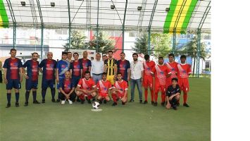 DİKA VE BATSO, FUTBOLDA YARIŞTIRIYOR