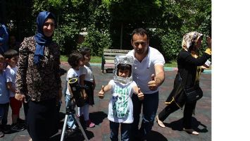 MİNİKLER, G&Ouml;KY&Uuml;Z&Uuml;N&Uuml; G&Ouml;ZLEMLEDİ