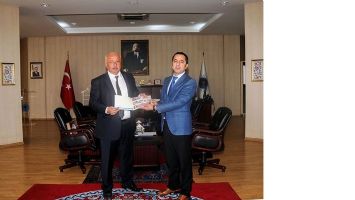 PTT BAŞM&Uuml;D&Uuml;R&Uuml; REKT&Ouml;R&rsquo;&Uuml; ZİYARET ETTİ