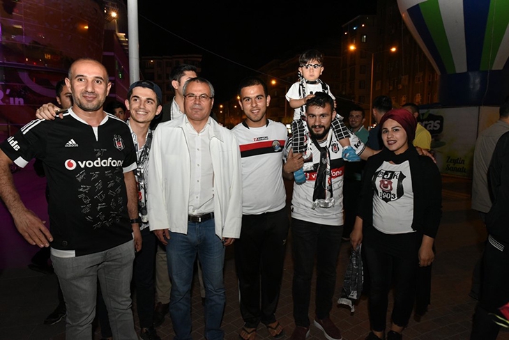 BEŞİKTAŞ&rsquo;IN ŞAMPİYONLUĞU KUTLADILAR