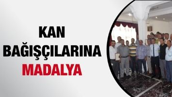 KAN BAĞIŞ&Ccedil;ILARINA MADALYA