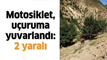 MOTOSİKLET, U&Ccedil;URUMA YUVARLANDI: 2 YARALI