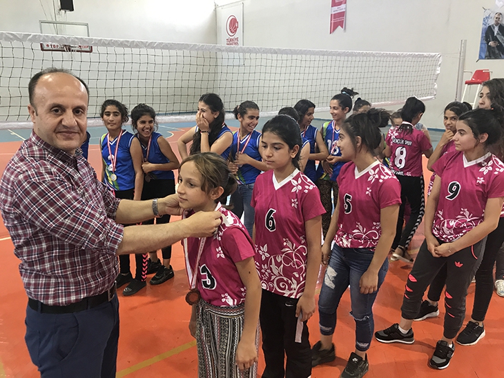 VOLEYBOLDA YARIŞ, SONA ERDİ