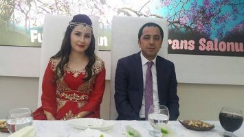 BAŞM&Uuml;D&Uuml;R, NİK&Acirc;H MASASINA OTURDU