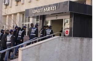 FET&Ouml;&rsquo;C&Uuml; ASKERLERE OPERASYON: 31 G&Ouml;ZALTI