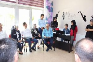 AYB&Uuml;KE &Ouml;ĞRETMEN&rsquo;İN ANISINA AT&Ouml;LYE KURULDU