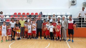 MİNİK DEV ADAMLARA MORAL ZİYARETİ