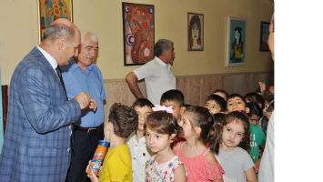 KURTARAN, MİNİKLERLE BULUŞTU