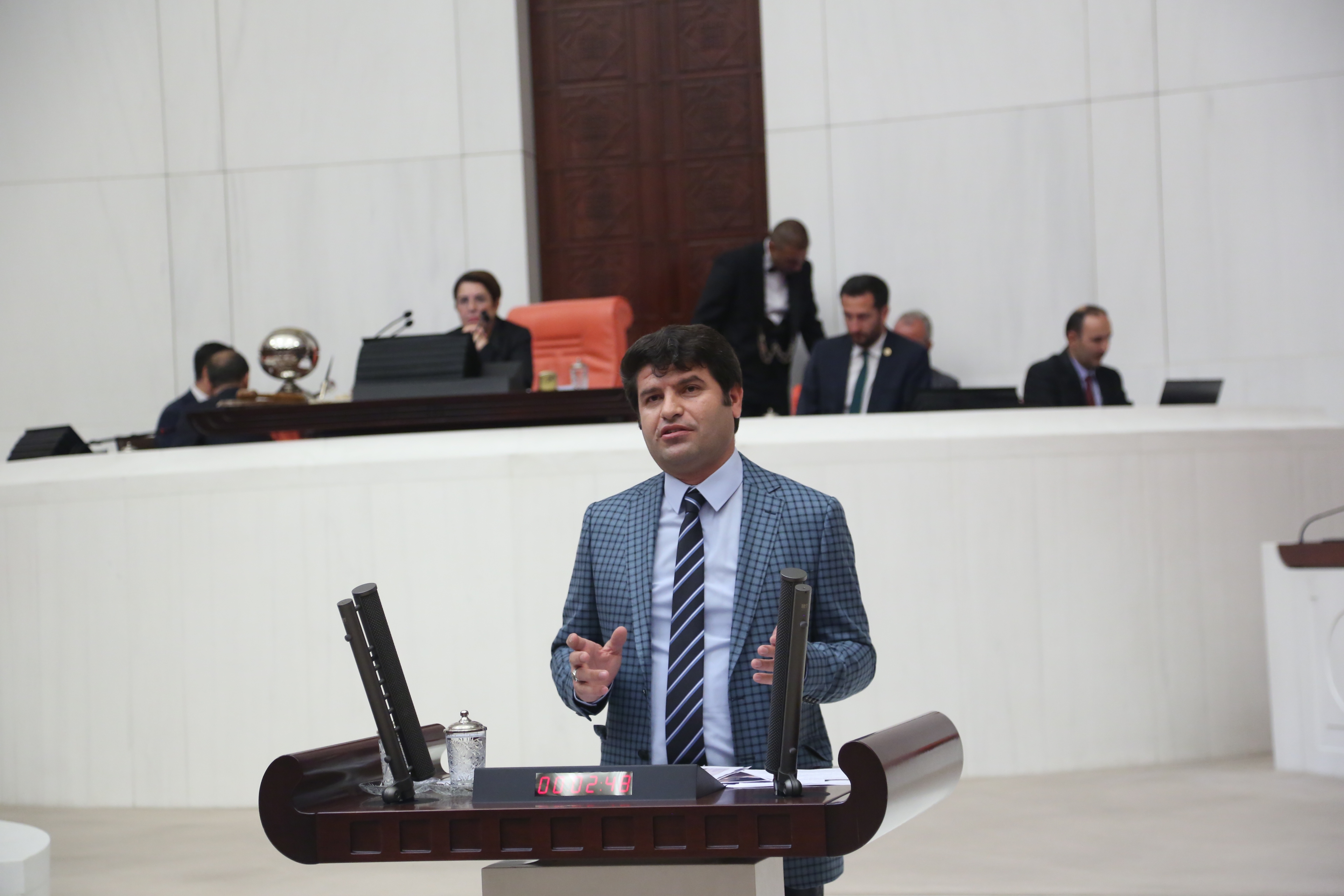 OKUL YOLLARINDAKİ İHMALİ, MECLİSE TAŞIDI
