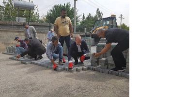 KAYMAKAM, PARKE TAŞI D&Ouml;ŞEDİ