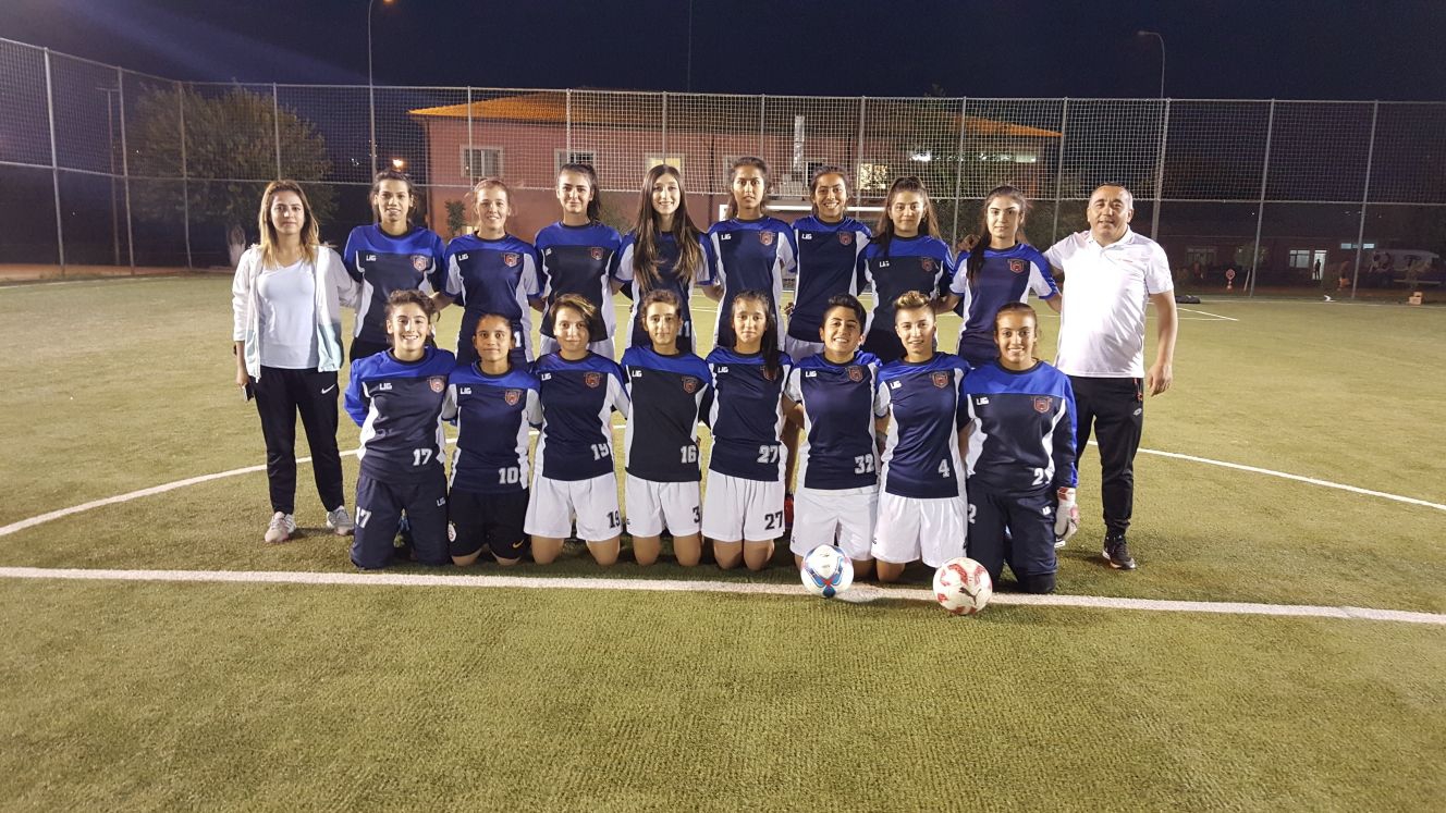 Kadın futbolcular lige hazırlanıyor