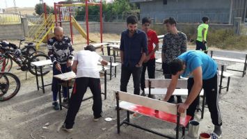 BİSİKLETLİLER, K&Ouml;Y OKULUNU ONARDI