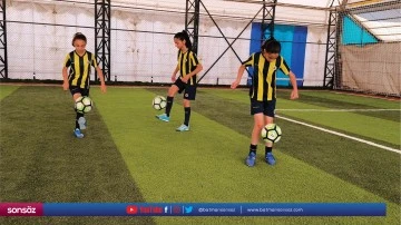 3 kız milli forma i&ccedil;in m&uuml;cadele ediyor