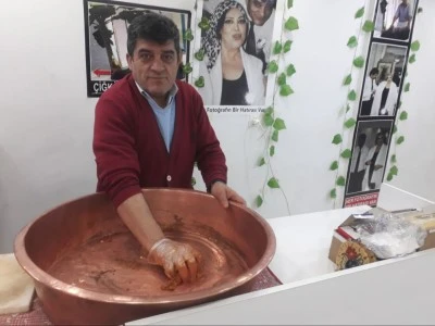 30 yıldır bilek g&uuml;c&uuml;yle &ccedil;iğk&ouml;fte yoğuruyor