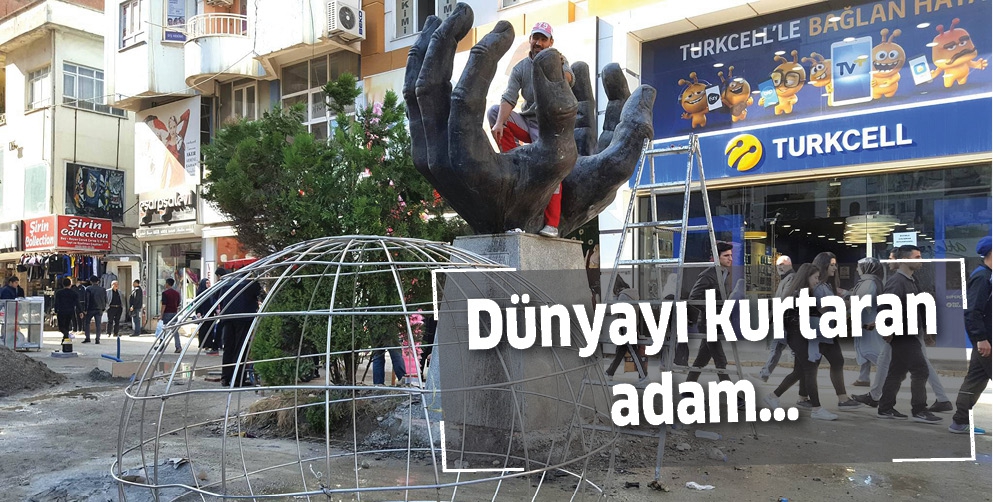 D&Uuml;NYAYI KURTARAN ADAM&hellip;