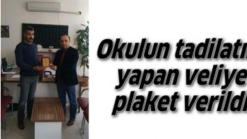 OKULUN TADİLATINI YAPAN VELİYE PLAKET VERİLDİ
