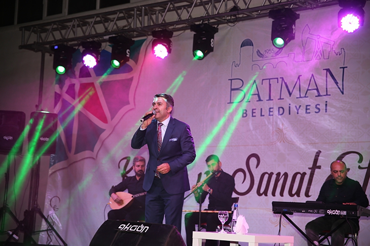 TASAVVUF SANAT&Ccedil;ISI, KONSER VERDİ