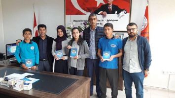 AGD, SELAHATTİN EYY&Uuml;Bİ OKULUNA KİTAP DAĞITTI