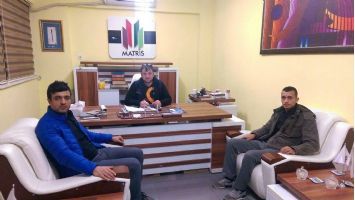 &Ouml;ĞRENCİSİNİN KİTABINI TANITIYOR&hellip;