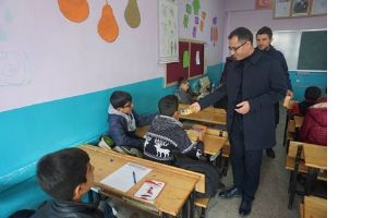 &Ouml;ğrencilere diş seti dağıtıldı&hellip;