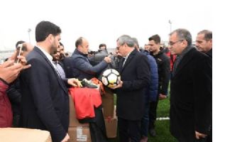 27 spor kulub&uuml;ne malzeme dağıtıldı