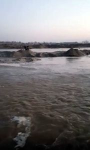 3 kişi, &ccedil;ayda mahsur kaldı