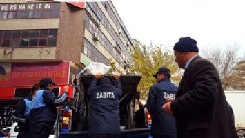 Zabıta, yaya yollarını rahatlatıyor