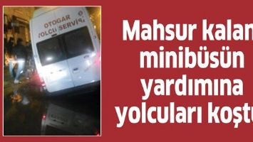 Minib&uuml;s&uuml;n yardımına yolcuları koştu!