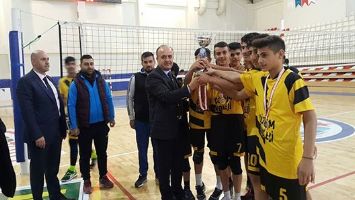 &Ccedil;&Ouml;Z&Uuml;M LİSESİ, FİLEDE ŞAMPİYON&hellip;