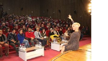 AYŞE EKİZ&rsquo;DEN UNUTULMAZ KONSER&hellip;