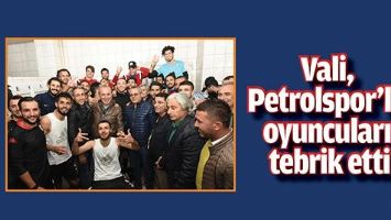 VALİ, PETROLSPOR&rsquo;LU OYUNCULARI TEBRİK ETTİ