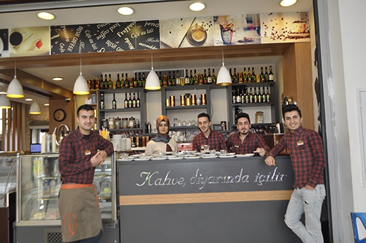 KAHVE, DİYARINDA İ&Ccedil;İLİR...