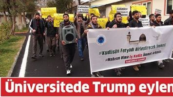 &Uuml;NİVERSİTEDE TRUMP EYLEMİ!