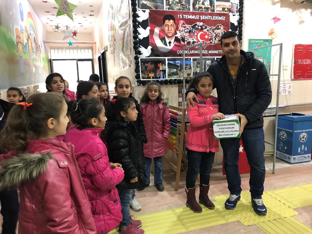 MİNİKLERDEN B&Uuml;Y&Uuml;K YARDIM&hellip;