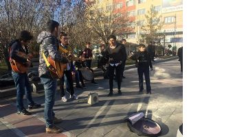 SOKAK SANAT&Ccedil;ILARI COŞTURDU