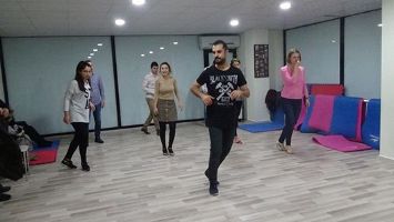 SALSA &Ouml;ĞRENİYORLAR&hellip;