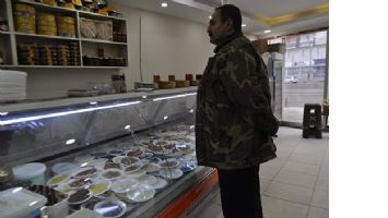 KATKISIZ &Uuml;R&Uuml;NLER, CİHAN K&Ouml;Y PAZARINDA