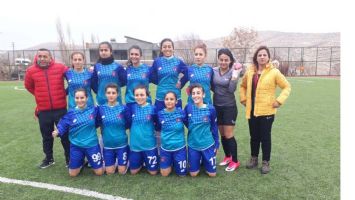 KADIN FUTBOLCULAR, RAKİBİNİ YENDİ
