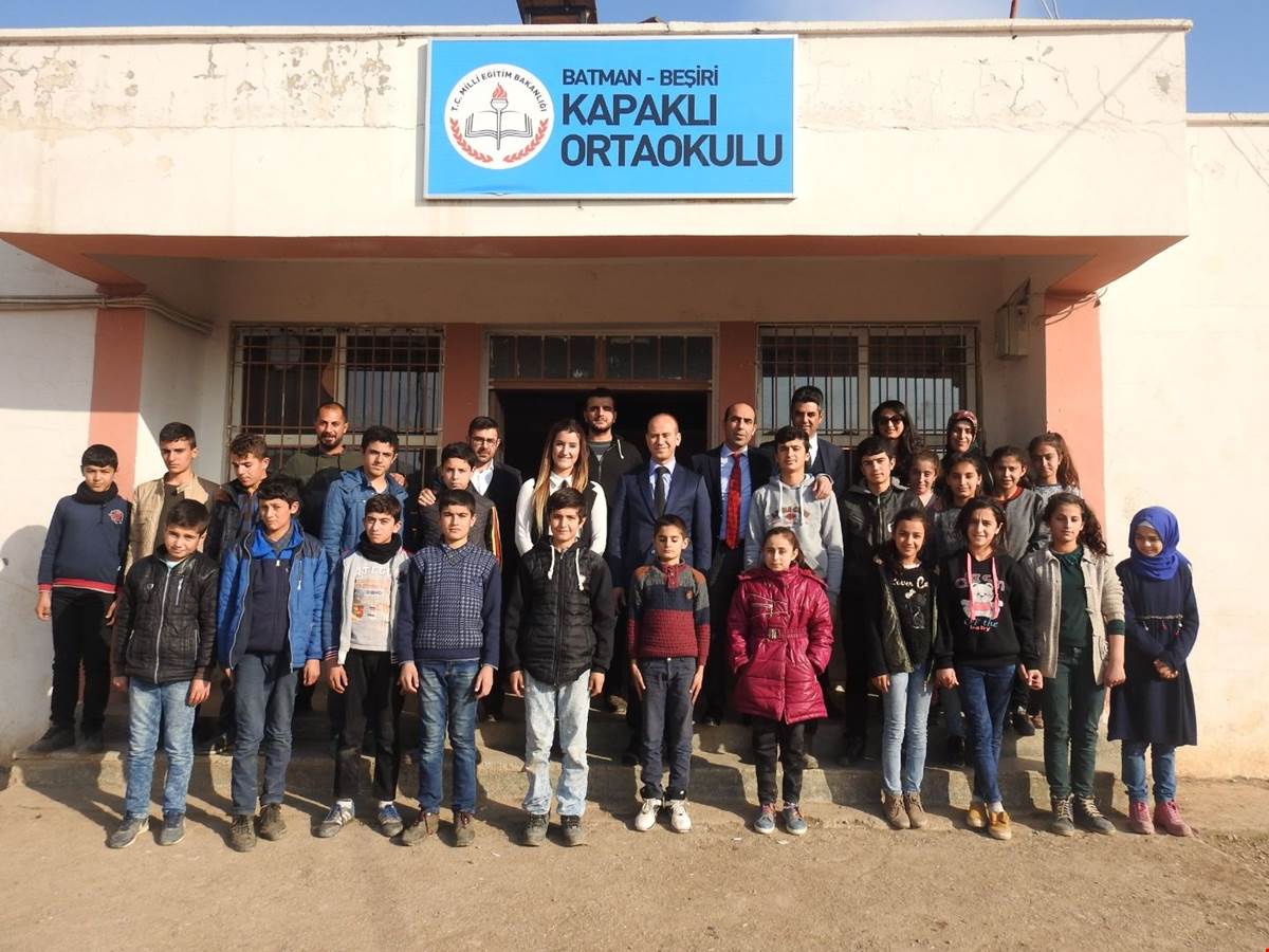 Kaymakam Maslak, okulları geziyor