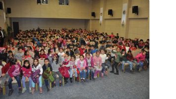 &Ccedil;ocuklar Baro&rsquo;da sinemayla tanışıyor