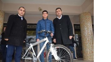 İHL &Ouml;ĞRENCİLERİNE &Ouml;D&Uuml;L YAĞDI