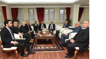 VALİ, YENİ D&Uuml;NYA VAKFI&rsquo;NI AĞIRLADI
