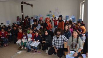 EZİDİ &Ccedil;OCUKLAR SİNEMAYLA TANIŞTI
