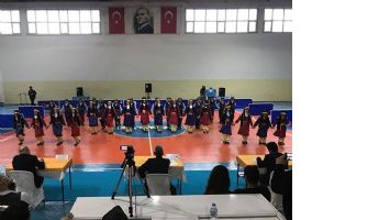 Halayda yarış...
