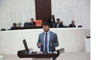 &ldquo;D&Uuml;NYA ŞAMPİYONU, KARTON TOPLAYARAK GE&Ccedil;İNİYOR&rdquo;